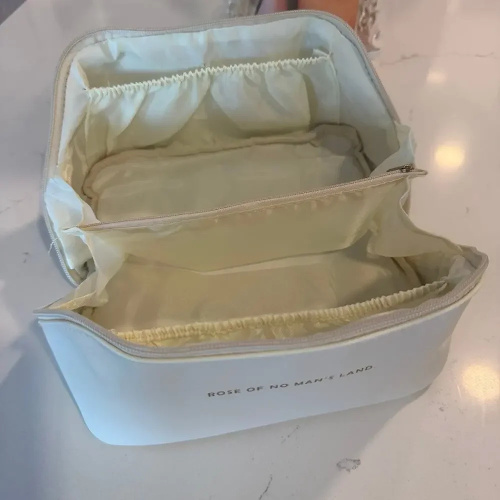 New Large Capacity Travel Cosmetic Bag for Women Waterproof Portable Cream